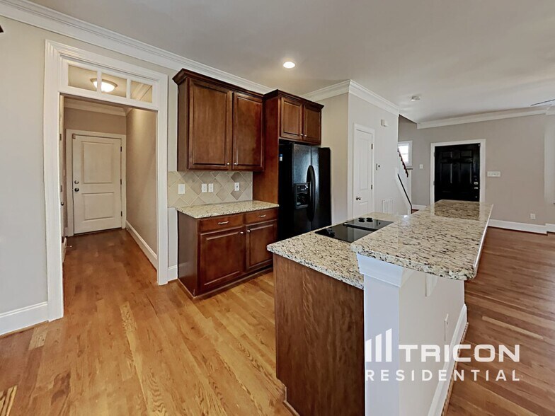 Building Photo - 806 Natural Springs Ct
