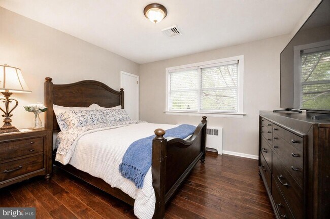 Building Photo - 70 Level Rd