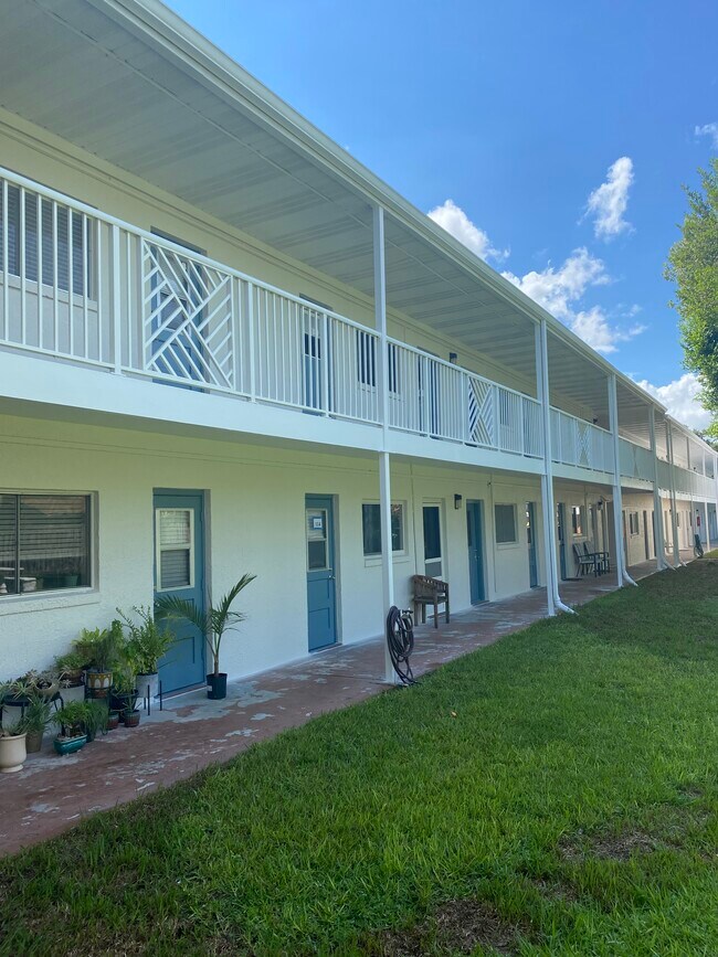 Recently repainted from tan to gray - 320 Lakeview St