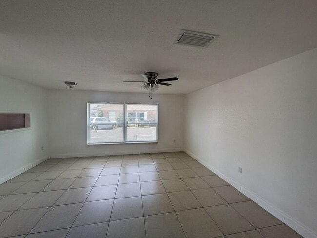 Building Photo - 3/2 Water/Sewer Incl