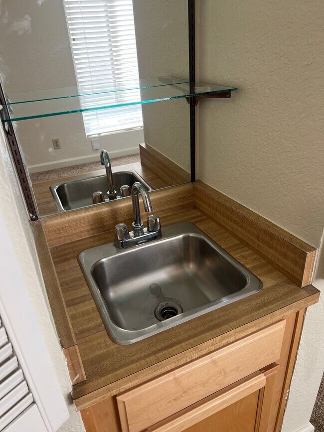 Building Photo - 2526 I St