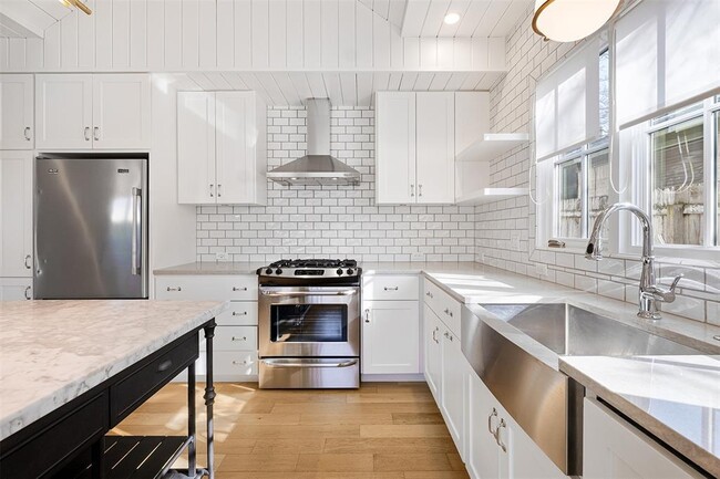 Building Photo - 2606 W 8th St