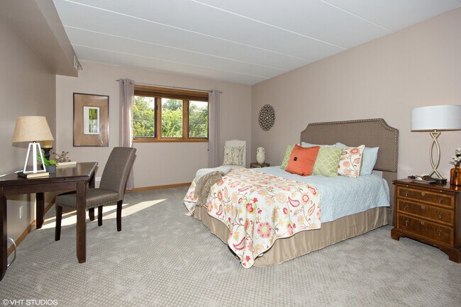 Building Photo - 616 E 5th Ave