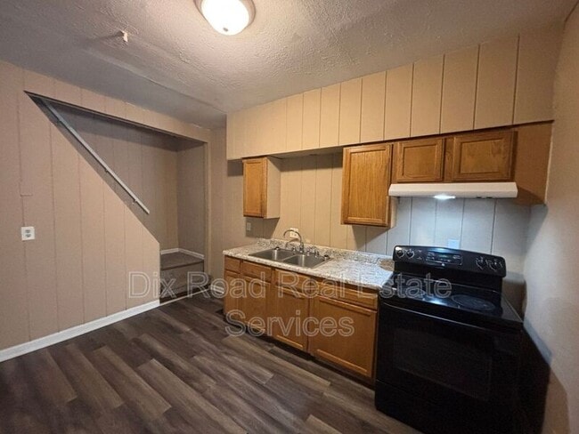 Building Photo - 722 East Ave