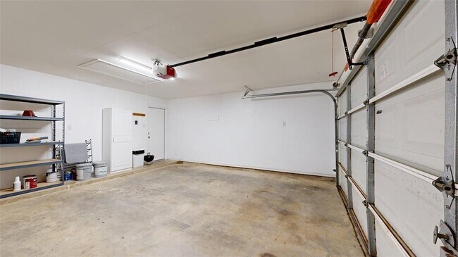 Building Photo - 810 Camellia Ct