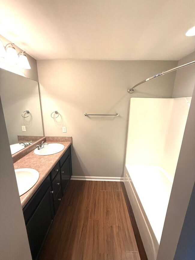 Building Photo - ** 3 Bed 2 Bath located in Burbank Crossing ** Call 334-366-9198 to schedule a self tour