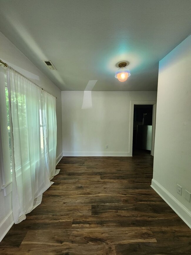 Building Photo - Fairview Bungalow