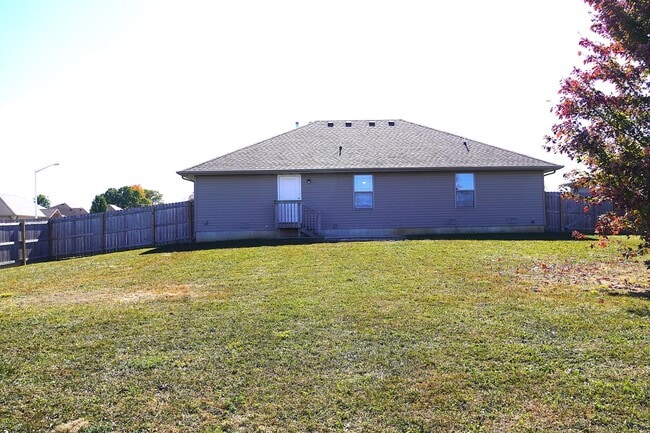 Building Photo - 3 Bedroom 2 bathroom home