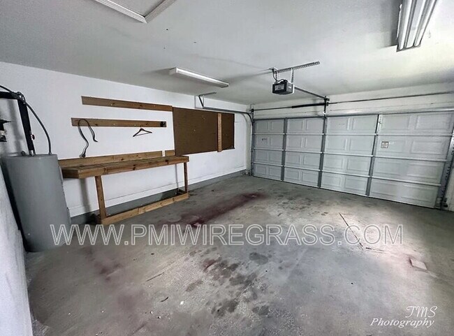 Building Photo - 112 Scarlet oaks Ct
