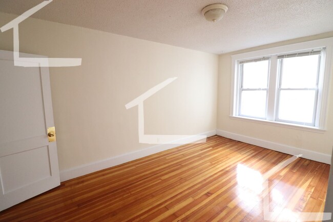 Building Photo - No Fee! Avl NOW - No Fee! Allston 3BR with...