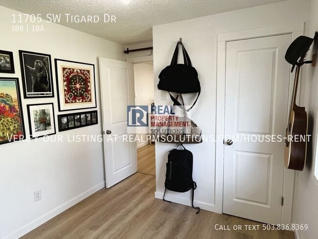 Building Photo - 11705 SW Tigard St