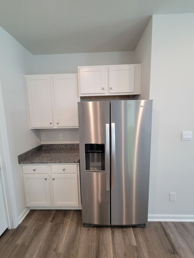 Building Photo - Gorgeous Newer Construction In Sneads Ferry!!