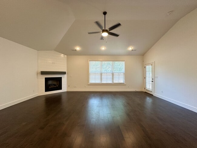 Building Photo - 2196 N Woodlark Ln