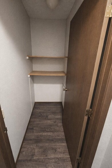 Building Photo - 551 Lakeview Rd