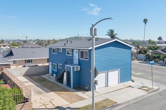 Building Photo - 1431 Alamitos Ave