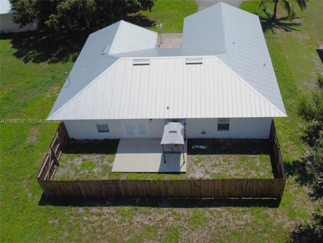 Building Photo - 720 2nd Pl SW