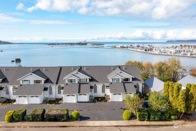 Primary Photo - Discover Waterfront Bliss: Spacious 3-Bed ...