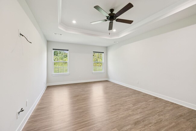 Building Photo - 5BR/3.5BA home offers stylish and function...