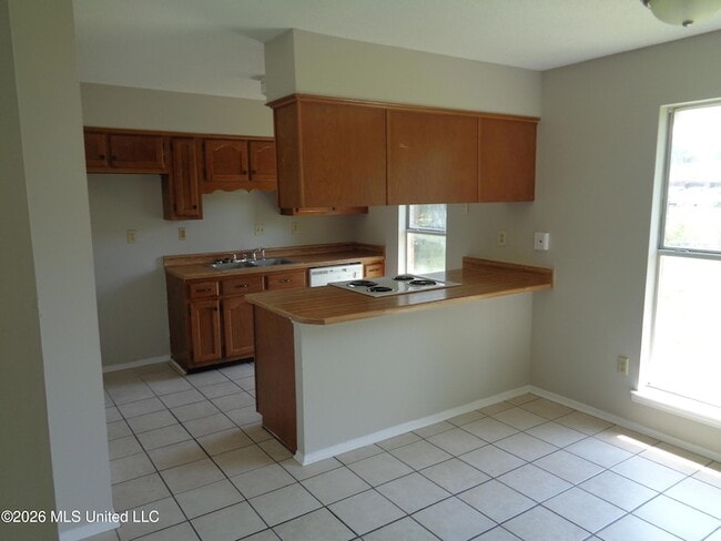 Building Photo - 6120 Somerset Dr