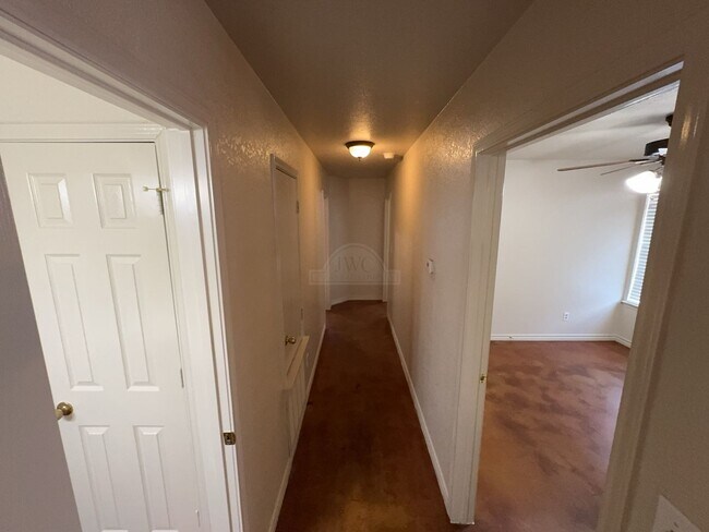 Building Photo - 2105 Charleston Ct