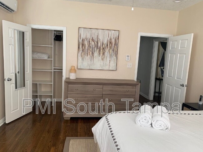 Building Photo - 701 S 26th St