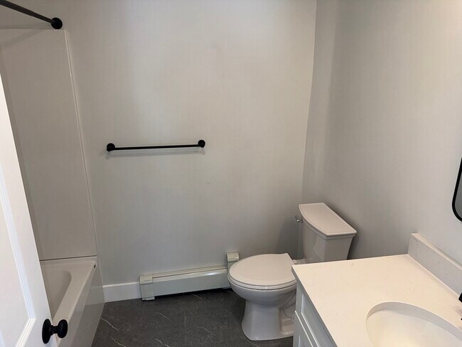 Building Photo - 25 Pine St