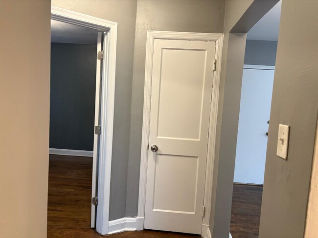 Building Photo - 1121 Gleneagle Rd