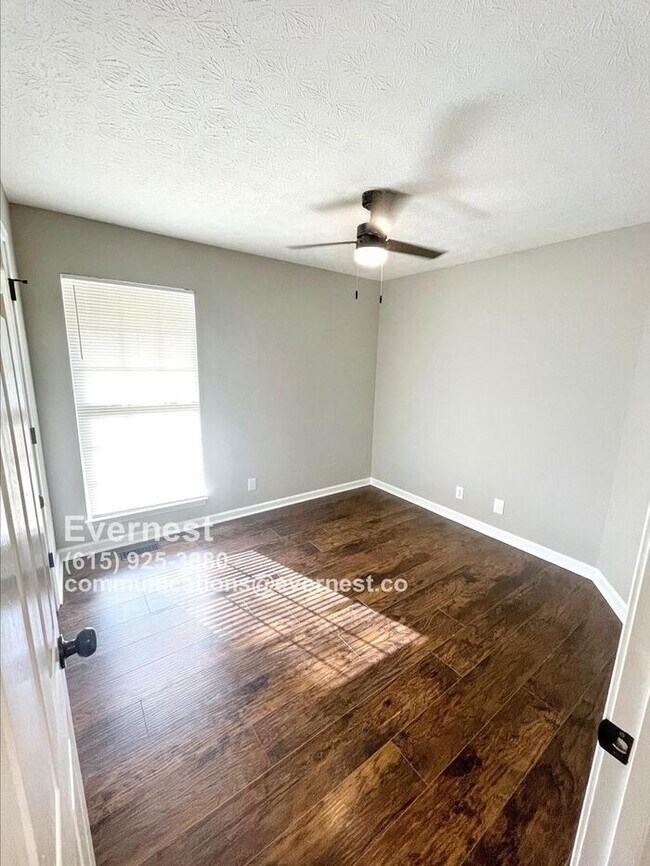 Building Photo - Adorable 3-Bedroom Home with Inviting Porc...