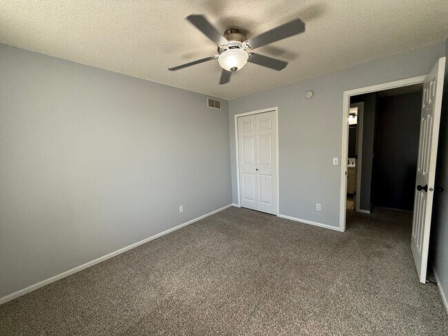 Building Photo - RENT SPECIAL! Updated 2 Bed, 2.5 Bath Apple Valley Townhome