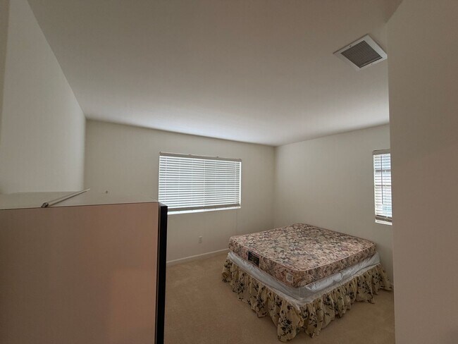 Building Photo - Spacious 4-Bedroom Ewa Beach Home with Den...