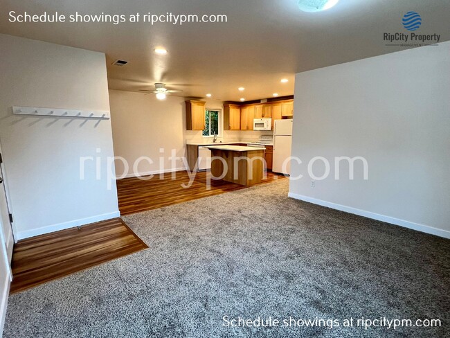 Building Photo - Free Rent! Remodeled 3-Bedroom, 2-Bath Top...