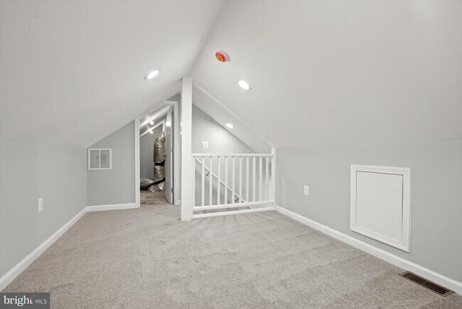 Building Photo - 2917 E Lee Ave