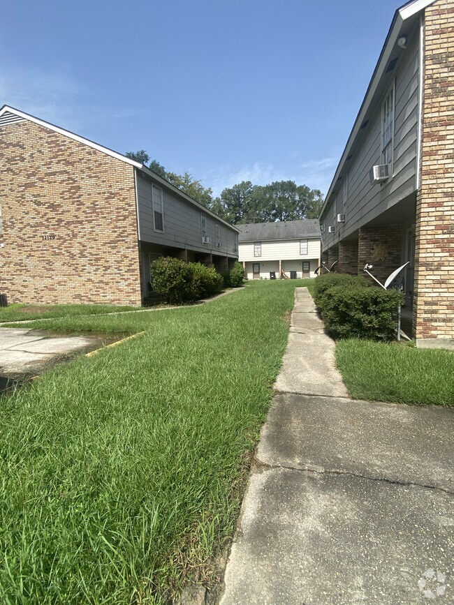 Building Photo - 12139 Cimmaron Dr