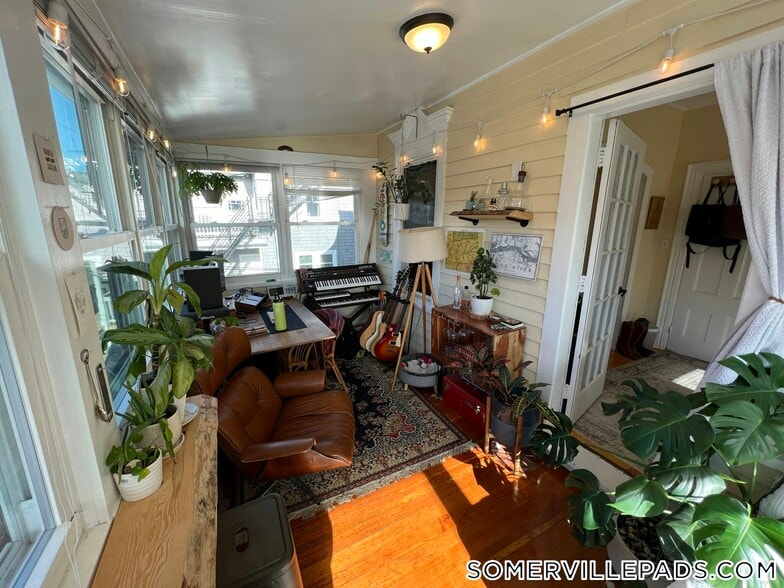 Building Photo - 12 Claremon St