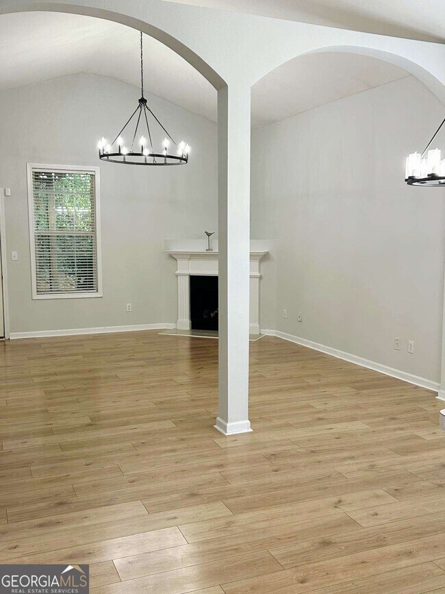 Building Photo - 6834 White Walnut Way