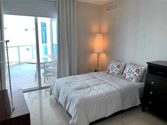 Building Photo - 150 Sunny Isles Blvd