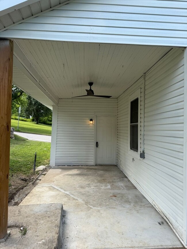 Building Photo - 1013 Riverside Dr