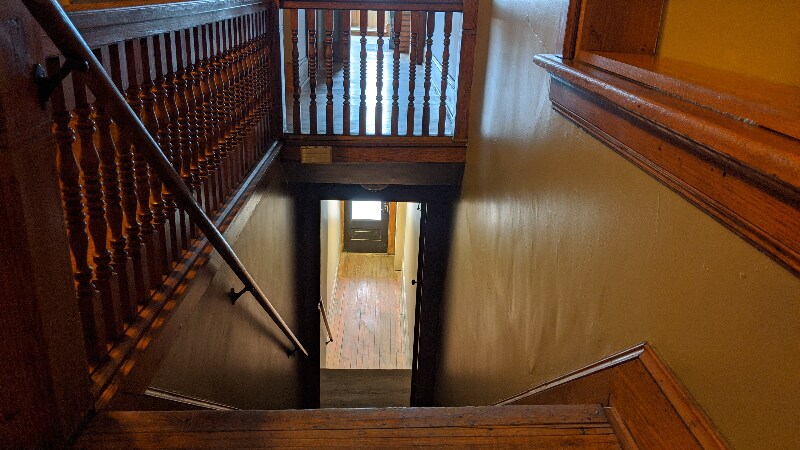 Building Photo - 127 1/2-38-32 E Main St