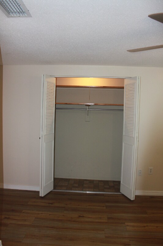 Building Photo - 10702 Laburnum Dr