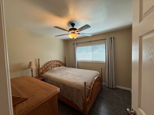 Building Photo - 1460 Berry Dr