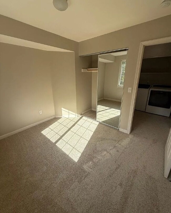 Building Photo - Large 6-Bedroom Home in Samish with a Fenced Yard MOVE IN READY