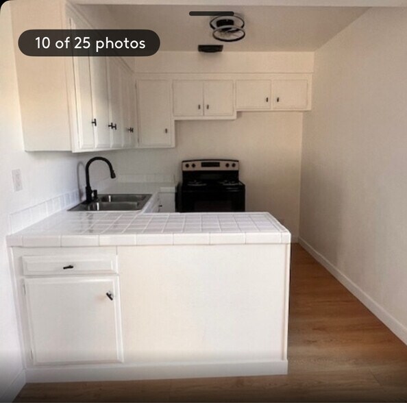 Building Photo - 20880 Ventura Blvd