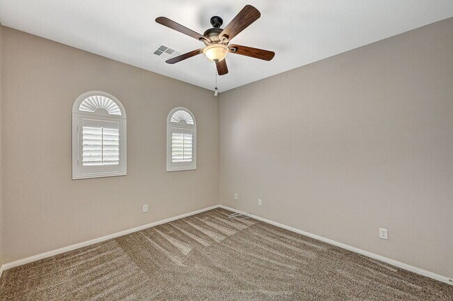 Building Photo - 10588 Isola Bella St