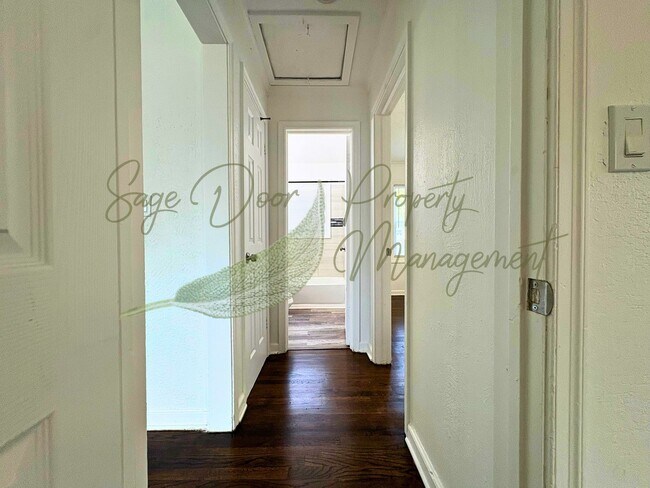 Building Photo - 5 BEDROOM IN INDEPENDENCE!!!