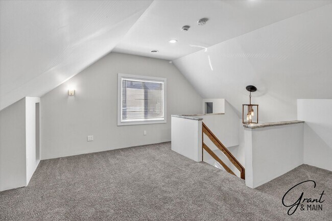 Building Photo - 2315 Yemans St
