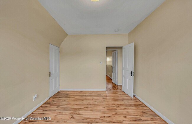 Building Photo - 402 Scott St