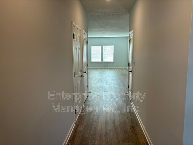 Building Photo - 230 Kipling Dr