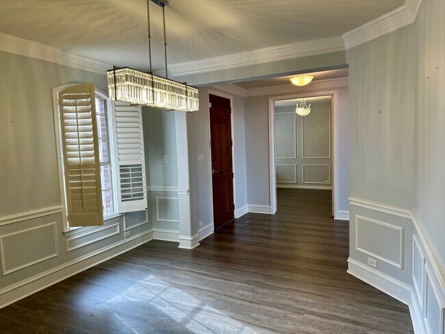 Building Photo - 928 Falcon Dr