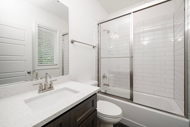 Building Photo - 1755 Crest Rd