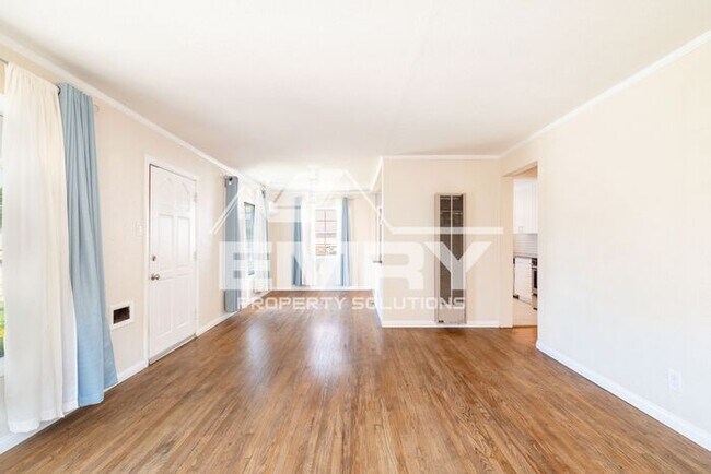 Building Photo - Upgraded 3 bed 1 bath unit in Los Angeles 90063